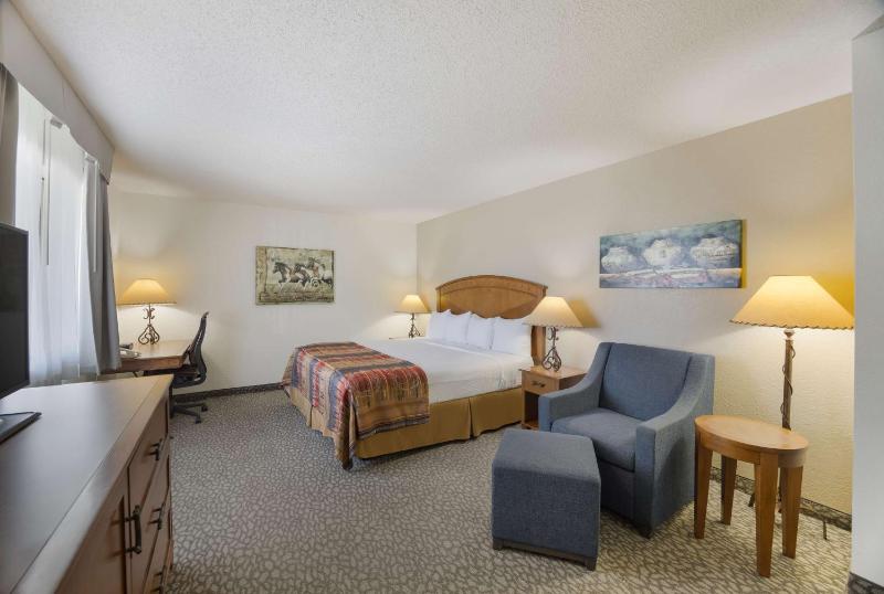 King Room with Bathtub - Disability Access/Non-Smoking image 3