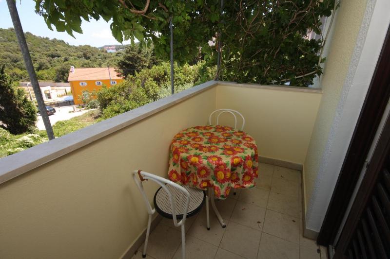 One-Bedroom Apartment with Balcony and Sea View image 4