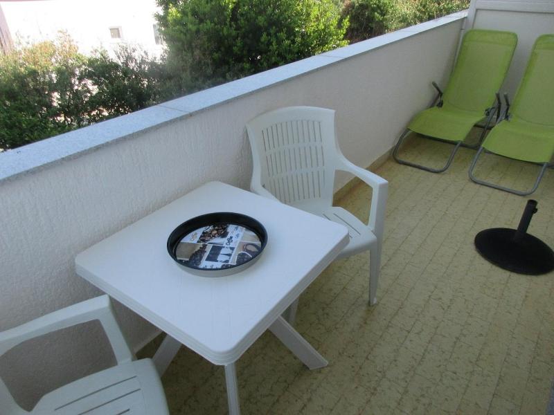 One-Bedroom Apartment with Balcony and Sea View image 3