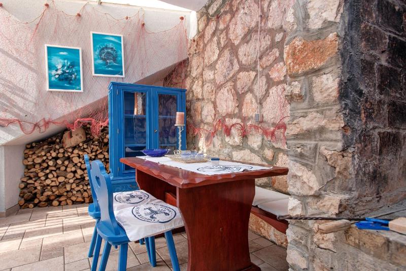 Apartments with a parking space Hvar - 11427 - image 9