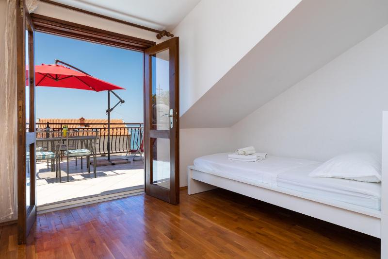 Apartments by the sea Sumpetar Omis - 11462 - image 25