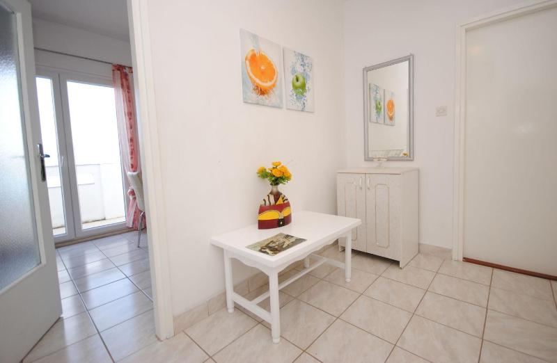 Three-Bedroom Apartment with Terrace and Sea View image 2