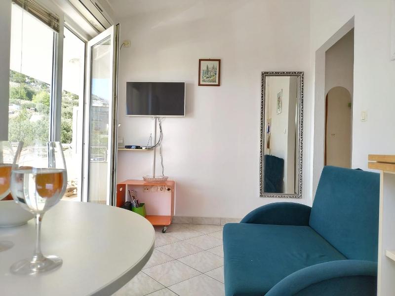 One-Bedroom Apartment with Terrace and Sea View image 1