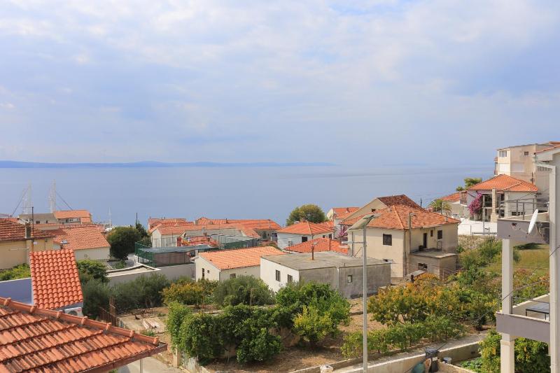 One-Bedroom Apartment with Terrace and Sea View image 3