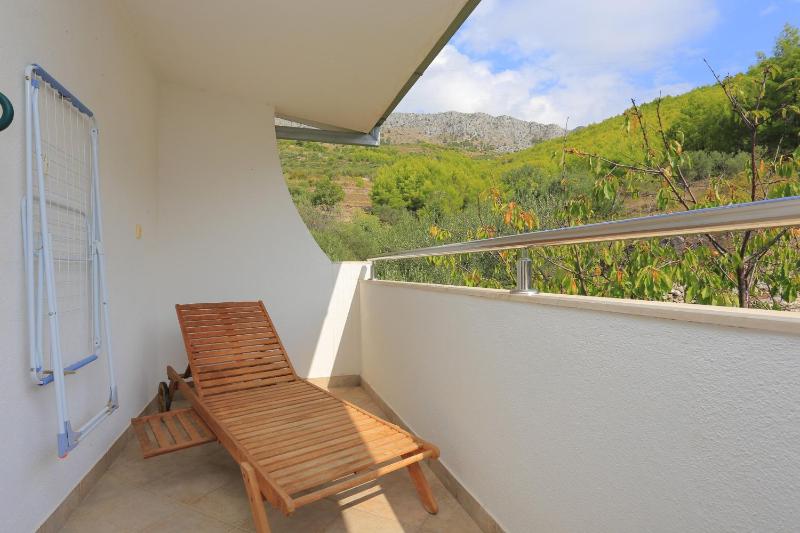 One-Bedroom Apartment with Terrace and Sea View image 4