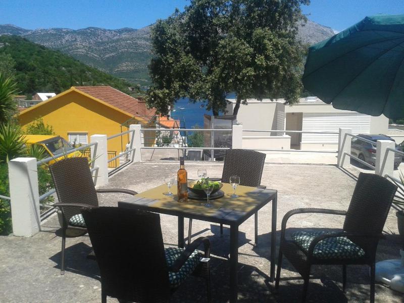 One-Bedroom Apartment with Terrace and Sea View image 3