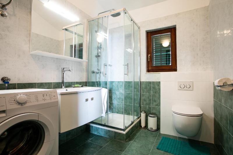 Seaside family friendly house with a swimming pool Razanj Rogoznica - 13738 - image 18