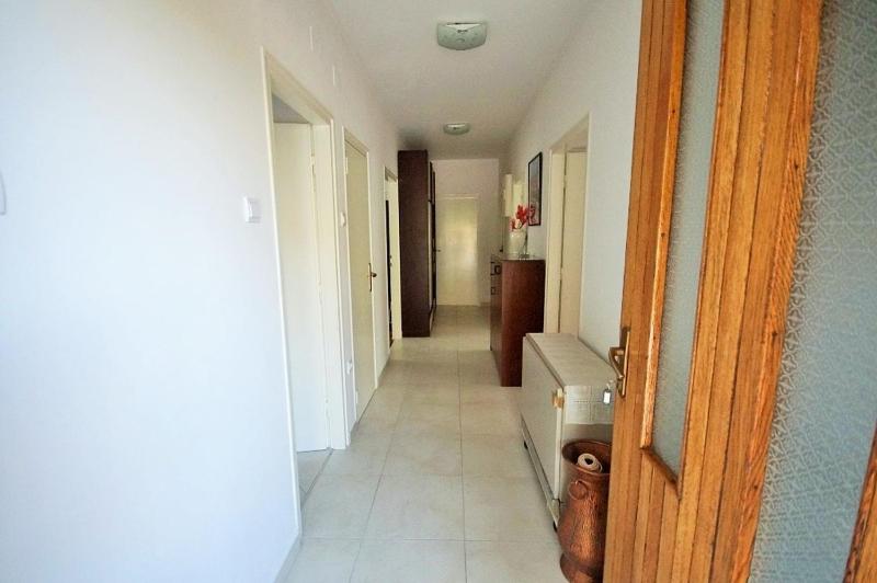 Three-Bedroom Apartment with Terrace and Sea View image 2