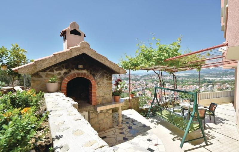Family friendly apartments with a swimming pool Podstrana Split - 13828 - image 20