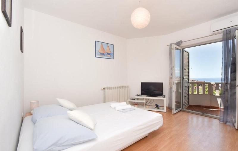 Family friendly apartments with a swimming pool Podstrana Split - 13828 - image 23