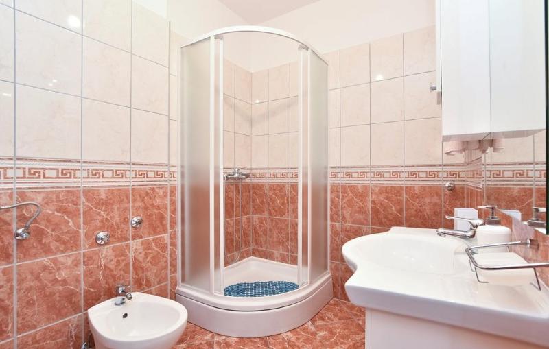 Family friendly apartments with a swimming pool Podstrana Split - 13828 - image 11