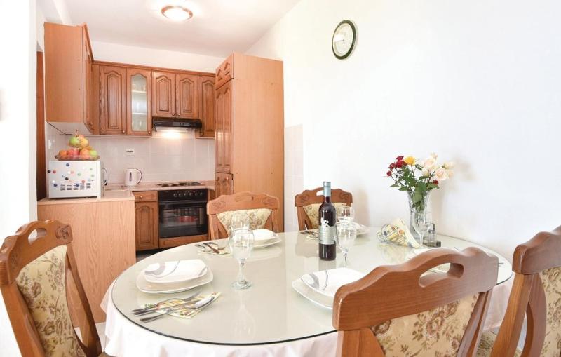 Family friendly apartments with a swimming pool Podstrana Split - 13828 - image 6