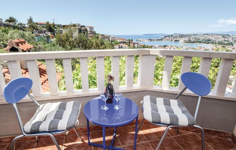 Family friendly apartments with a swimming pool Podstrana Split - 13828 - image 7