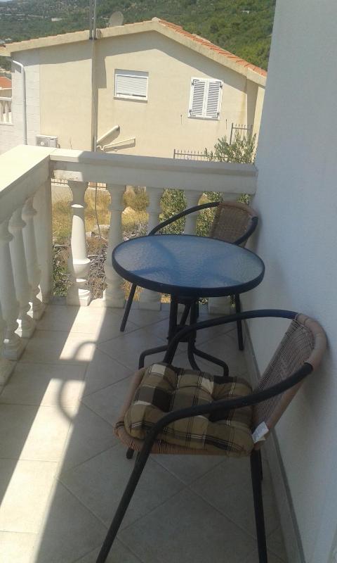 One-Bedroom Apartment with Balcony and Sea View image 3