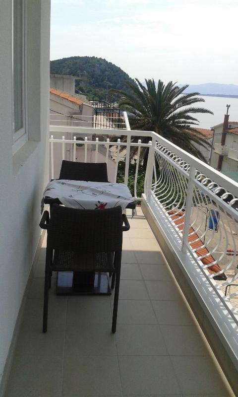 Two-Bedroom Apartment with Balcony and Sea View image 4