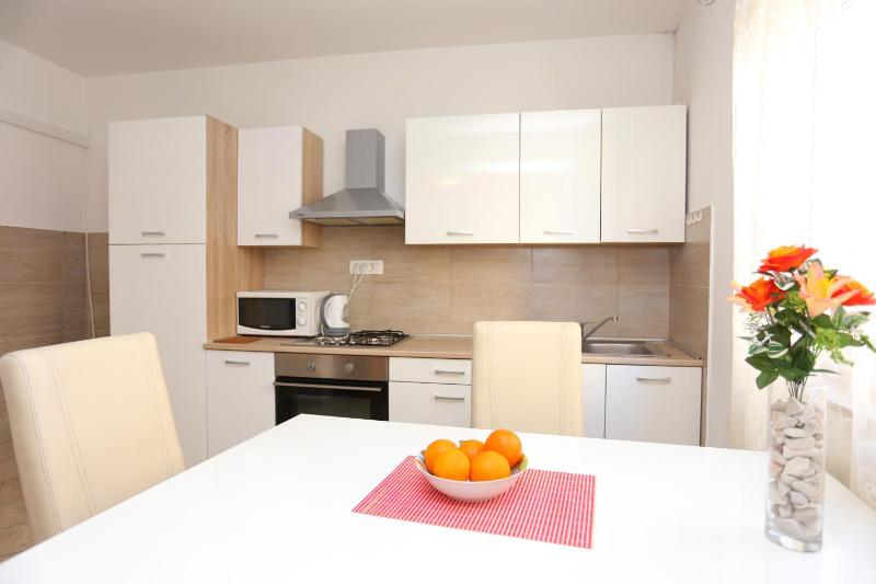 One-Bedroom Apartment image 4