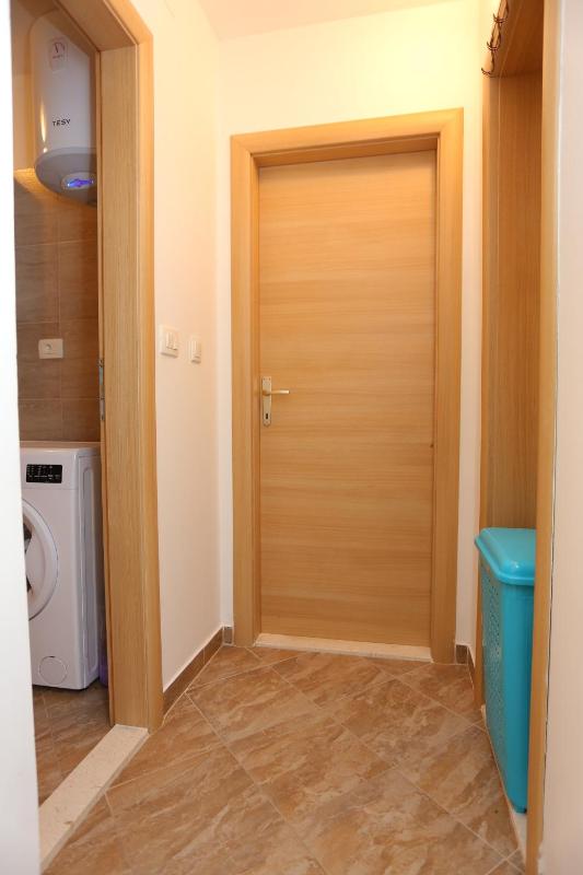One-Bedroom Apartment image 2