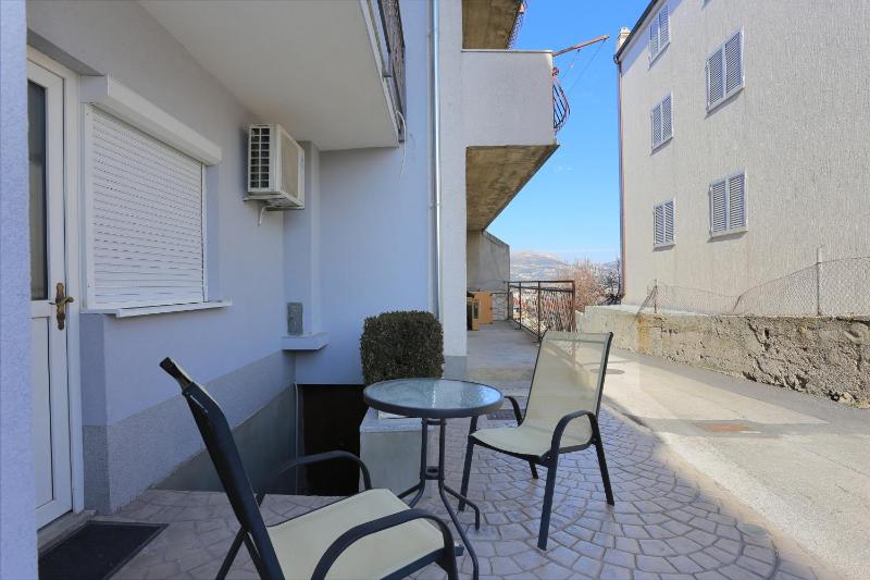 One-Bedroom Apartment with Terrace image 4
