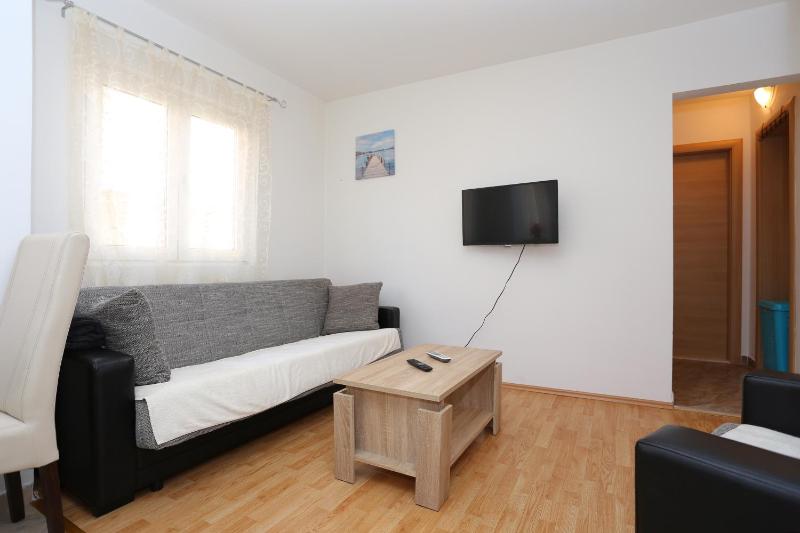 One-Bedroom Apartment image 1