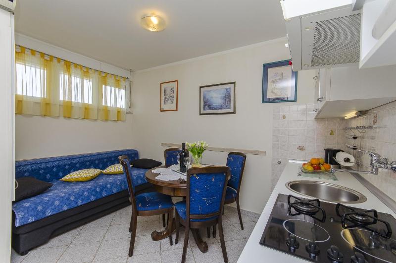 Apartments with WiFi Split - 13899 - image 9