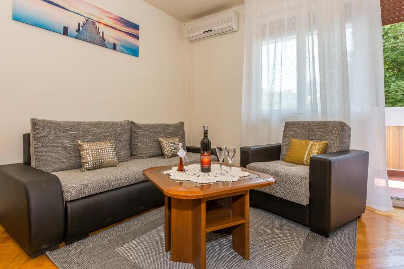 Three-Bedroom Apartment with Balcony image 1