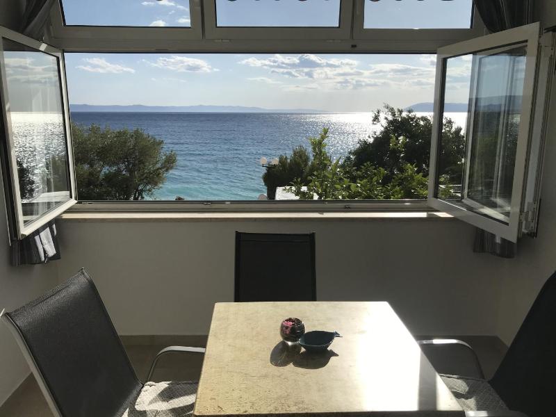 One-Bedroom Apartment image 2