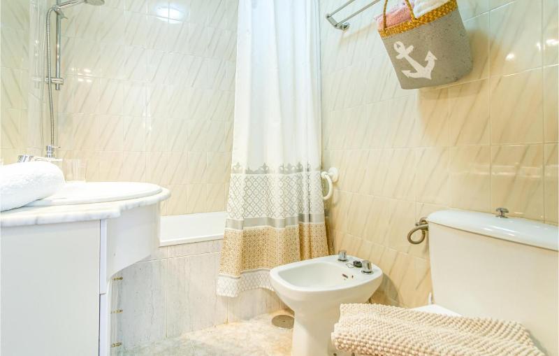 Beautiful Home In Torrevieja - image 7