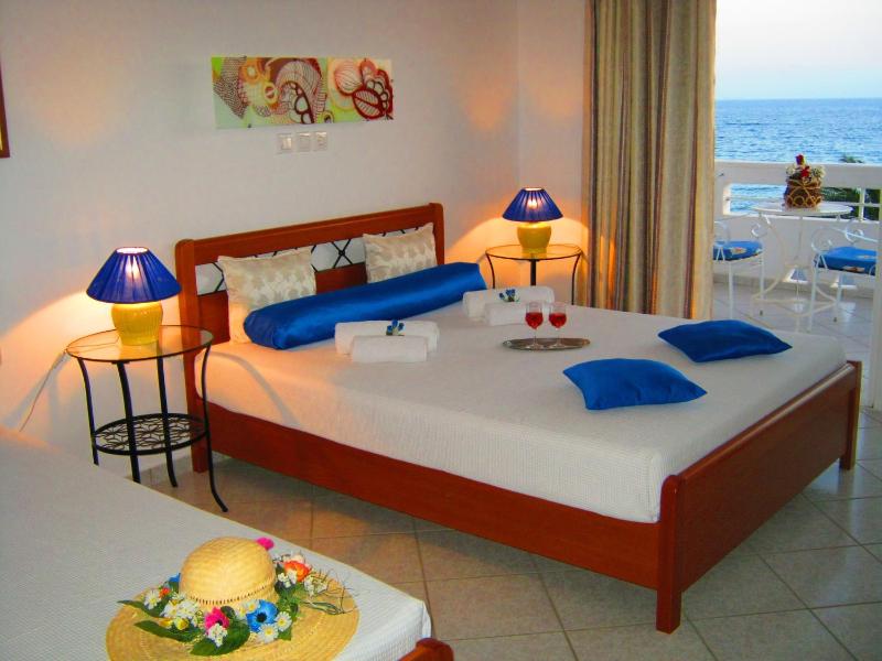 Quadruple Room with Sea View image 4