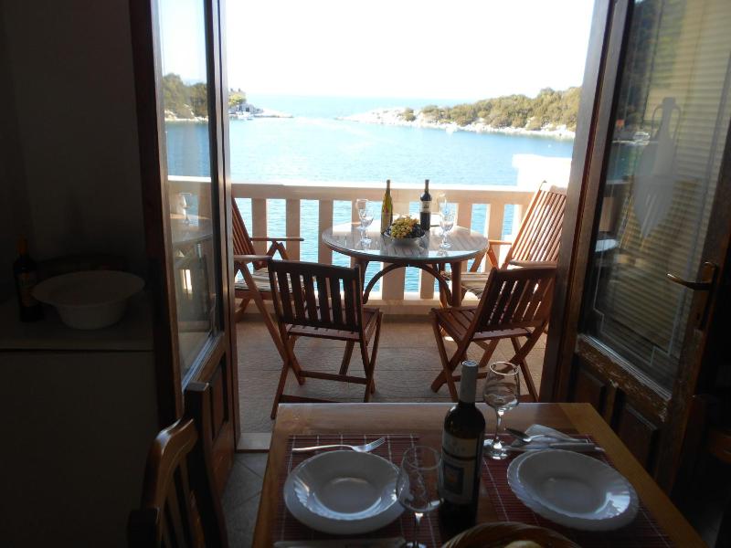 One-Bedroom Apartment with Terrace and Sea View image 4