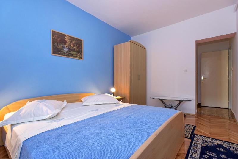 One-Bedroom Apartment with Terrace image 3