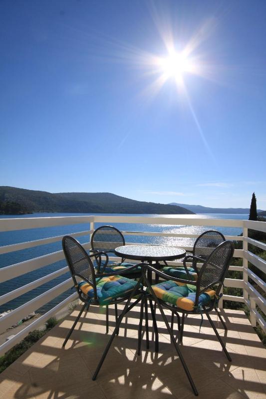 Two-Bedroom Apartment with Balcony and Sea View image 4
