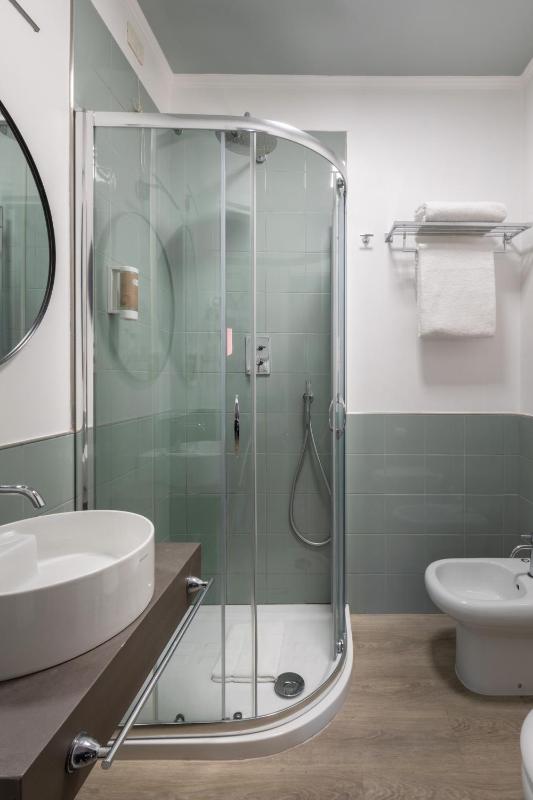 Quadruple Room image 4