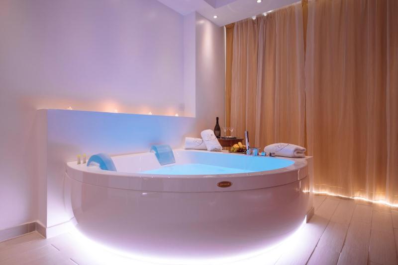 Junior Suite with Balcony and Jacuzzi image 3