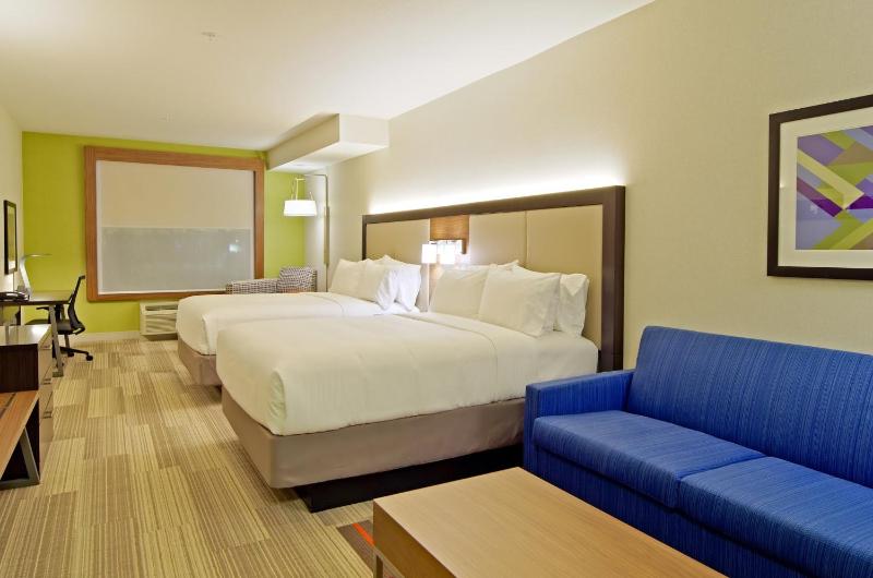 Queen Suite with Sofa Bed image 2