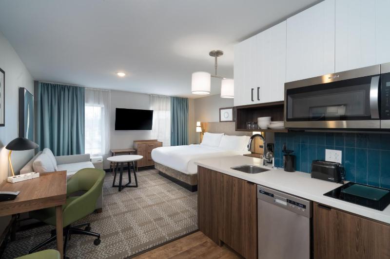Studio Suite with King Bed - Non-Smoking image 4