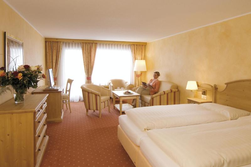 Superior Double Room with Balcony image 4