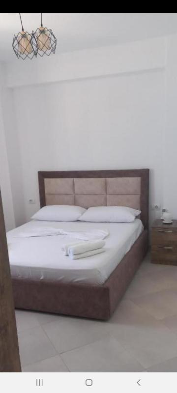 Arjan Dyli Guesthouse - image 9