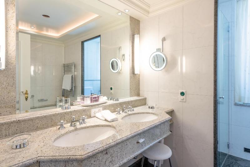 Superior Double or Twin Room with Mountain View image 3