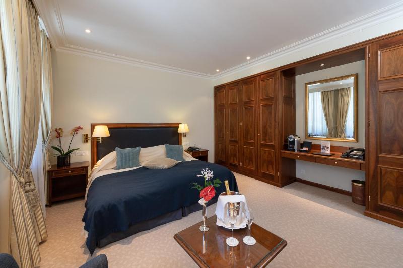 Superior Double or Twin Room with Mountain View image 4