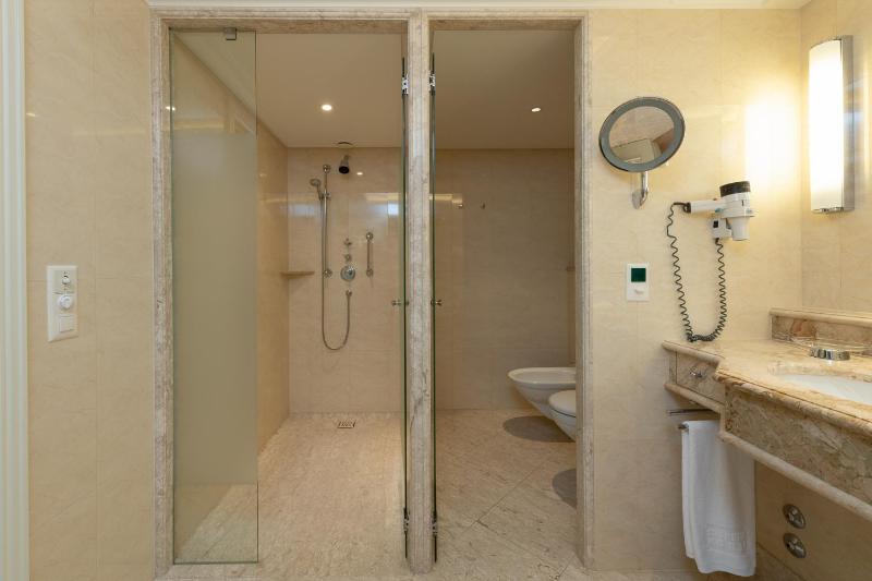 Superior Double or Twin Room with Lake View image 3