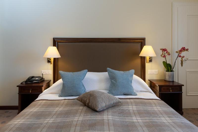 Superior Double or Twin Room with Lake View image 1
