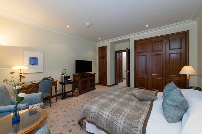 Superior Double or Twin Room with Lake View image 2