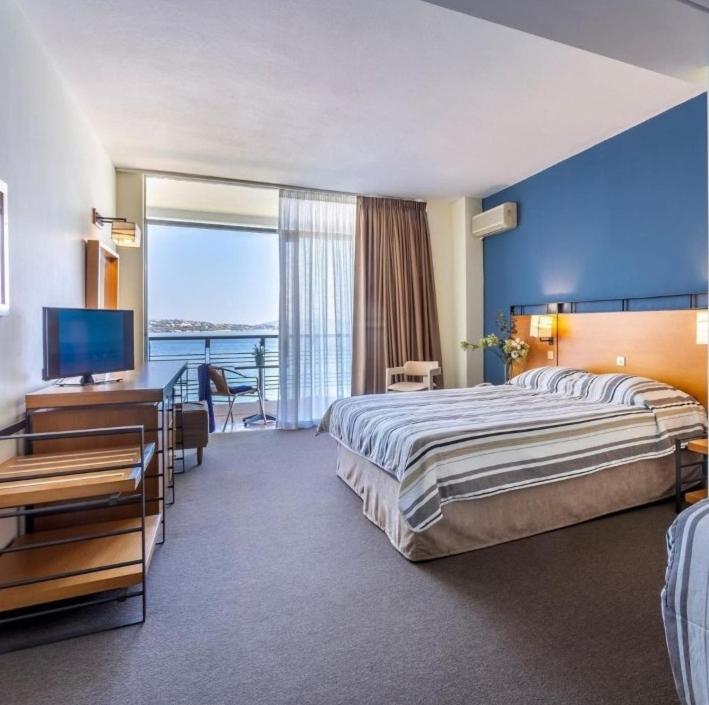 Quadruple Room with Sea View image 3