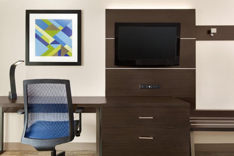 One-Bedroom King Suite image 3