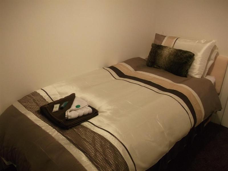 Deluxe Family Room image 3