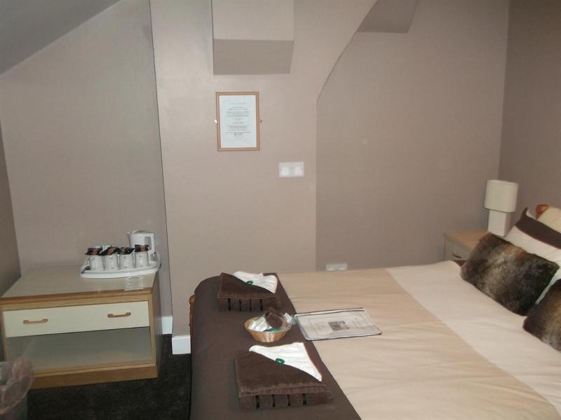 Deluxe Family Room image 4