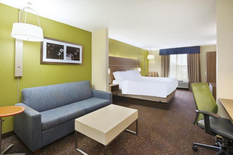 Standard King Room image 2