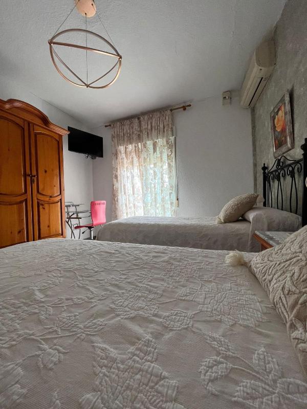 Double or Twin Room with Private Bathroom image 2