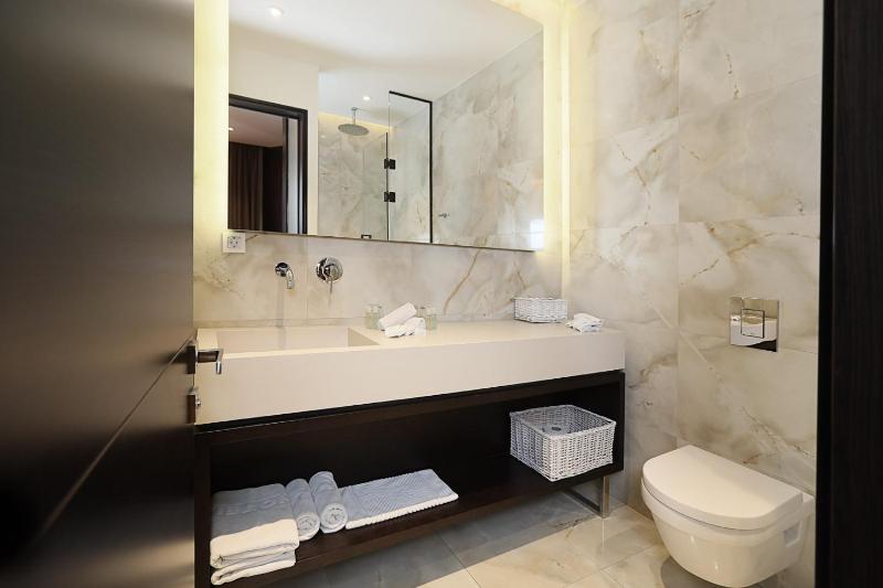 Double Room image 3
