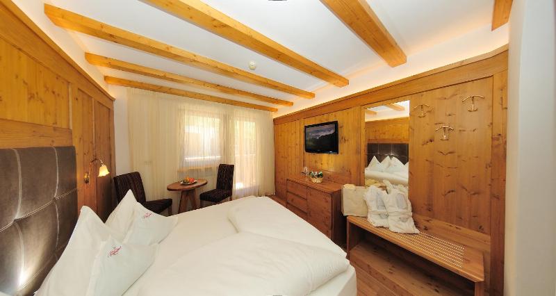 Double Room with Balcony image 1